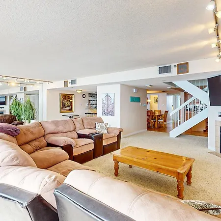 Century I 1618 Apartment